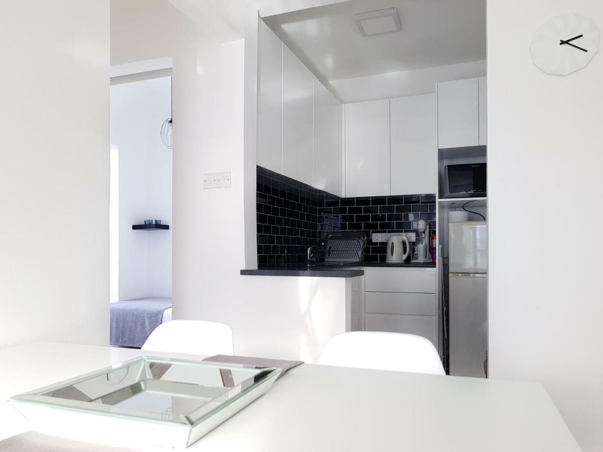 City Pearl - Modern 2 Bed Sea View Apt In City Centre Limassol Exterior foto
